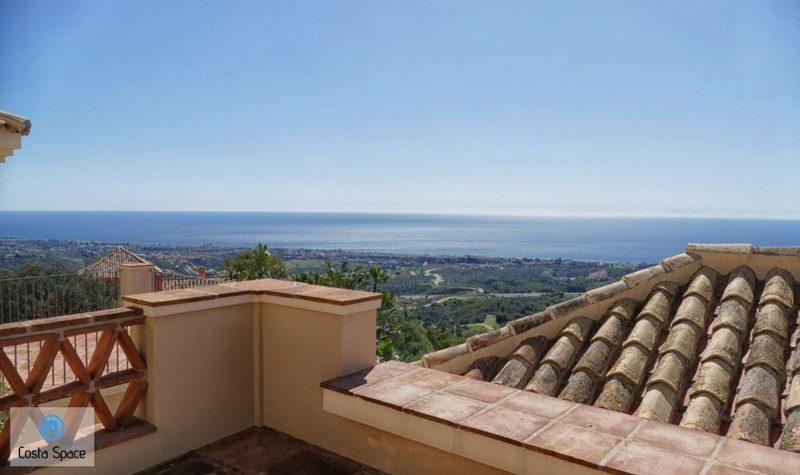 Villa El Errante offers panoramic views of the sea from the private terraces