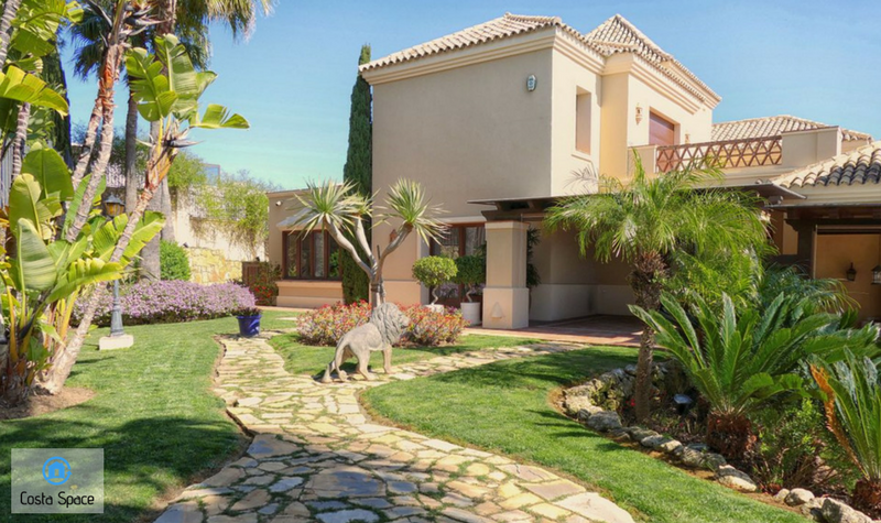 Villa El Errante is nestled between extensive, landscaped gardens